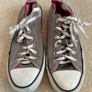 Gray converse w/ double tongue